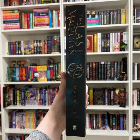 *BRAND NEW* Fantasy Book: The Last Magician by Lisa Maxwell - Picture 2 of 3